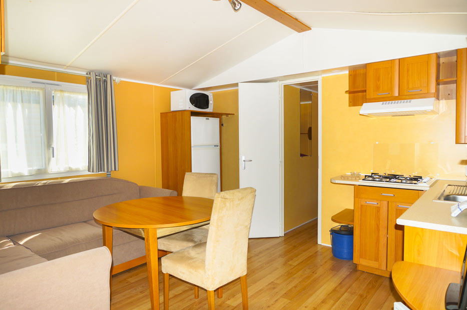 Mobil Home Argentella stay and kitchen