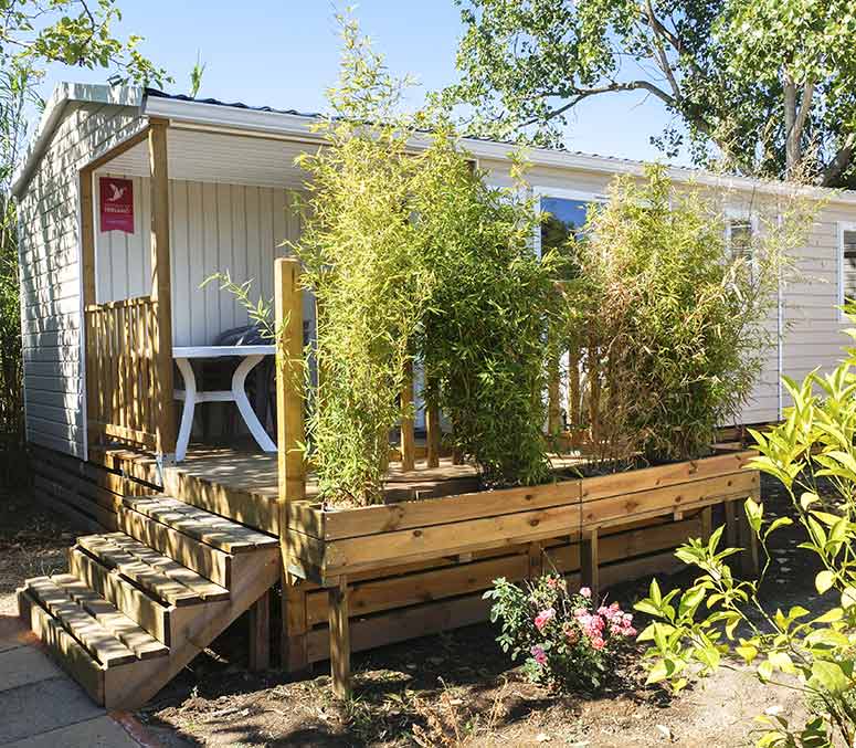 international accommodation camping Corsican courtyard
