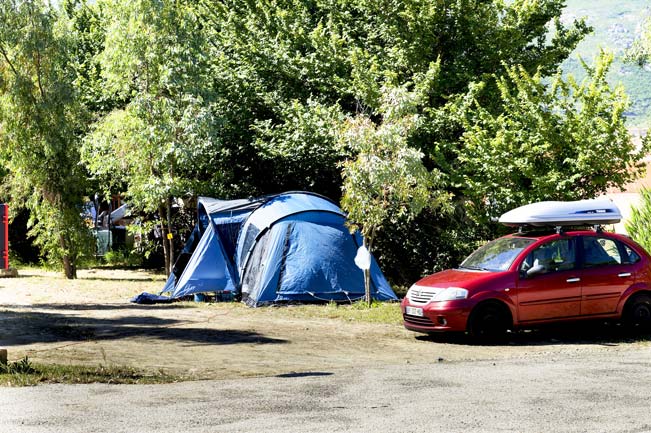 hébergement tente avec voiture Campsite Corse